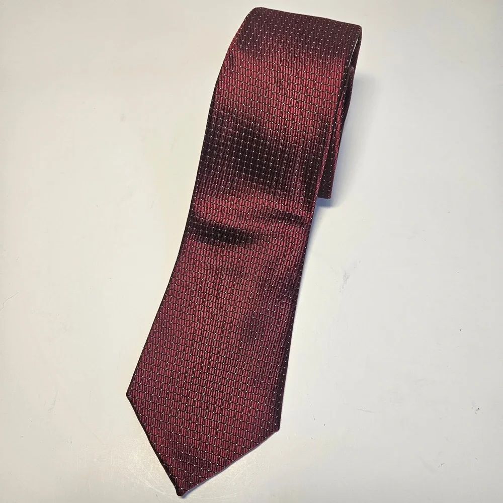 The Knot Club Mens‎ Burgundy Red Textured Silk Blend Micro Pattern Necktie